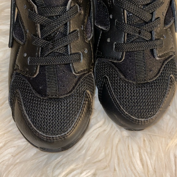 NWOT Nike Huarache Black 9C Easy On NEVER WORN Excellent Condition - Picture 5 of 9
